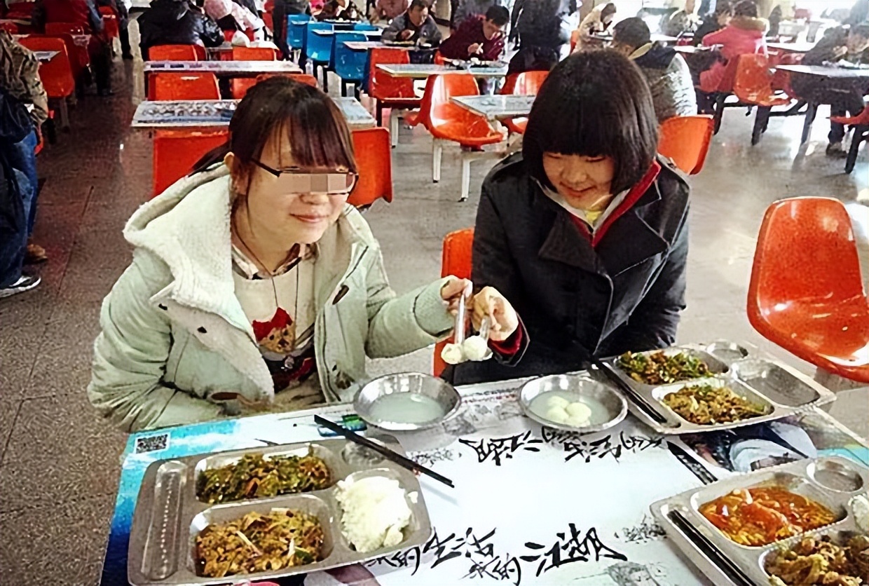 24岁学霸离世捐献5器官，丧子后第10天，父亲回老家工地搬砖