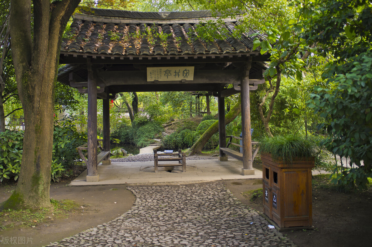 凄美的文章（陆游与唐婉的凄美爱情故事）