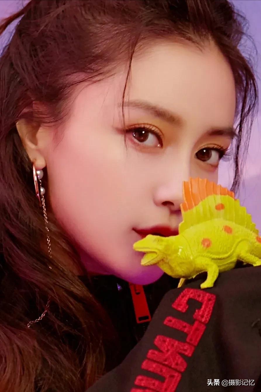 杨颖：女人味十足