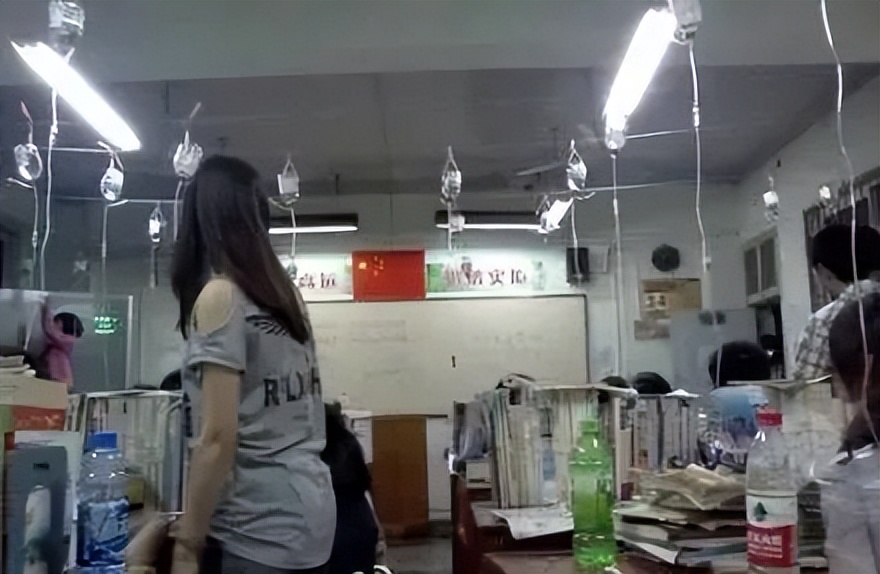 易烊千玺考编，小镇做题家却被嘲讽，这才是中国教育的悲哀