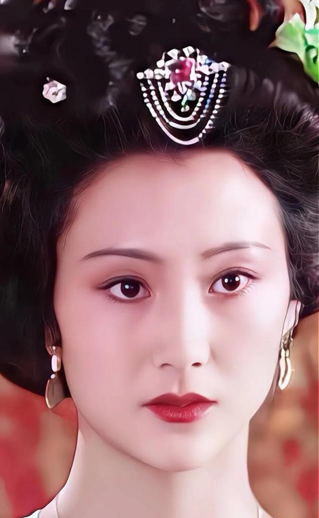 和陈红齐名的古典美人，曾被誉为“最美西施”，早早隐退销声匿迹