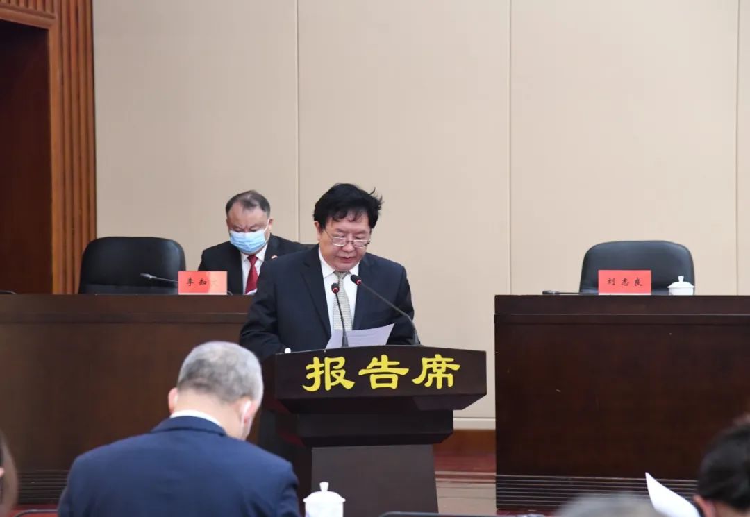市六届人大常委会举行第三次会议