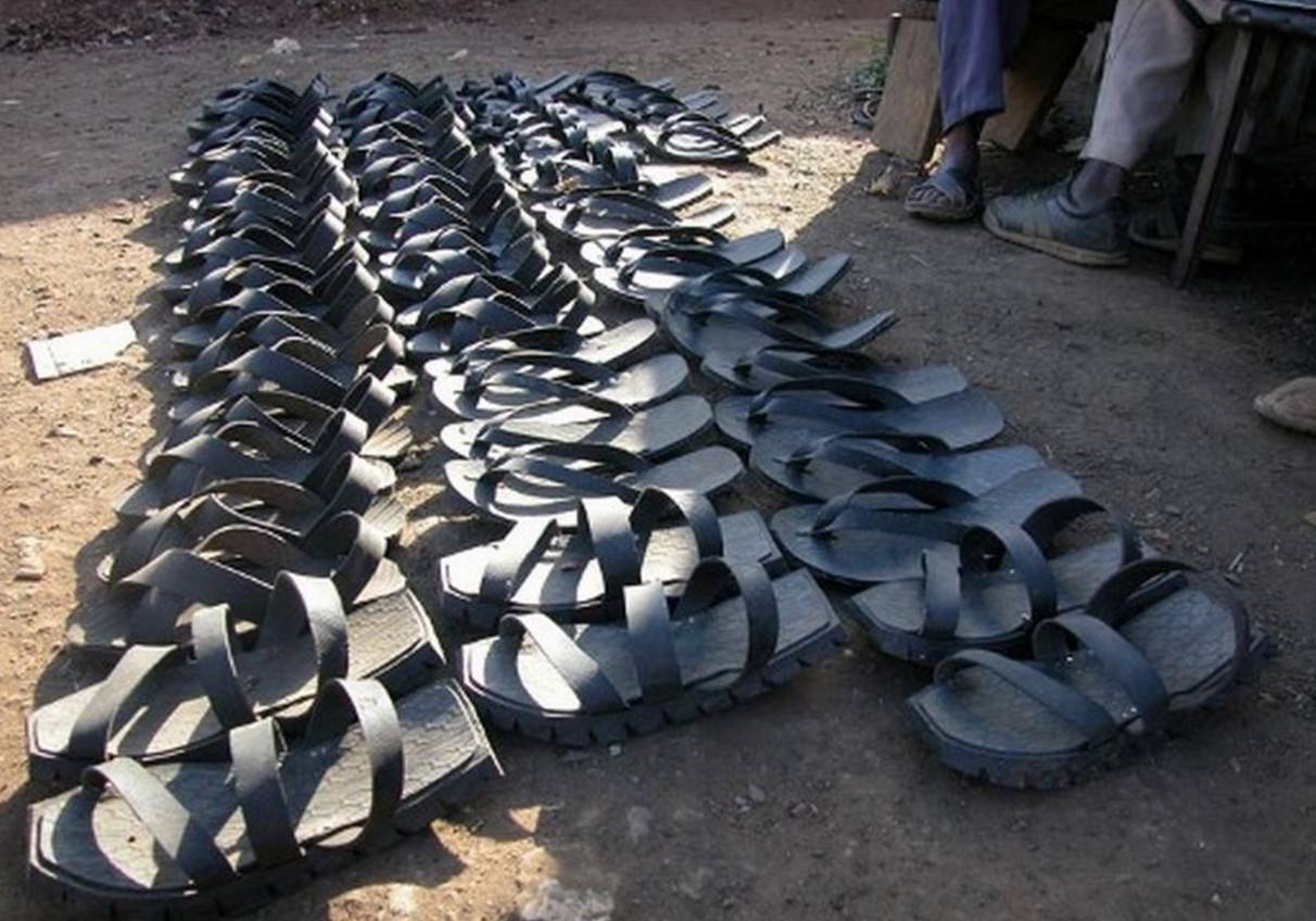 非洲成批从中国回收旧轮胎，加工后卖5-10元，国内1年回收655万吨