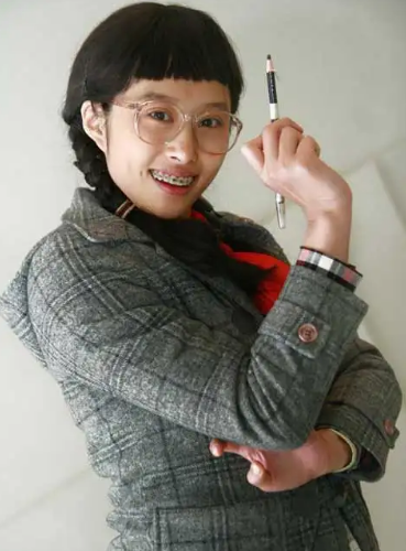 《丑女无敌》14年，男主改名难改运，女主无戏拍，男配成一线