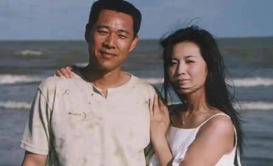 6个娶“小媳妇”的男明星，幸福虽晚但到，他们才是人生赢家