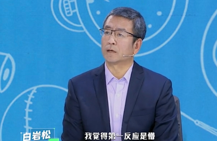 央视主持人白岩松回应被网暴，直呼刚开始太懵！如今发言显情商