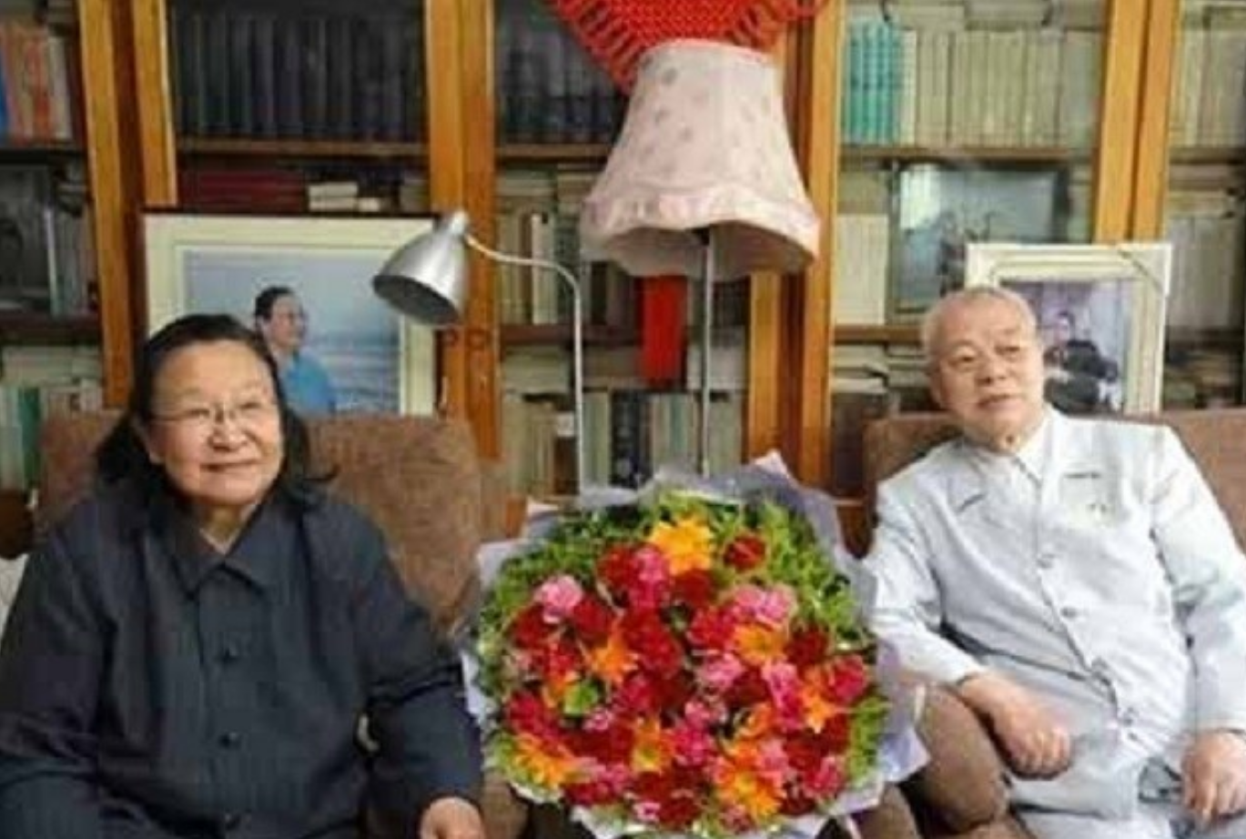 72年李讷离婚后，毛主席给她8000元，毛主席：讷儿离婚是我不好