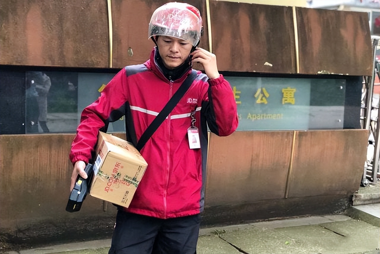京东001号快递员金宜财：死心塌地送快递12年，刘强东给了他什么