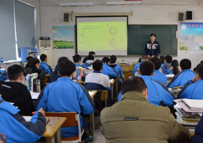 高中“学科”难度排名，物理仅排第4，主科数学位列第2