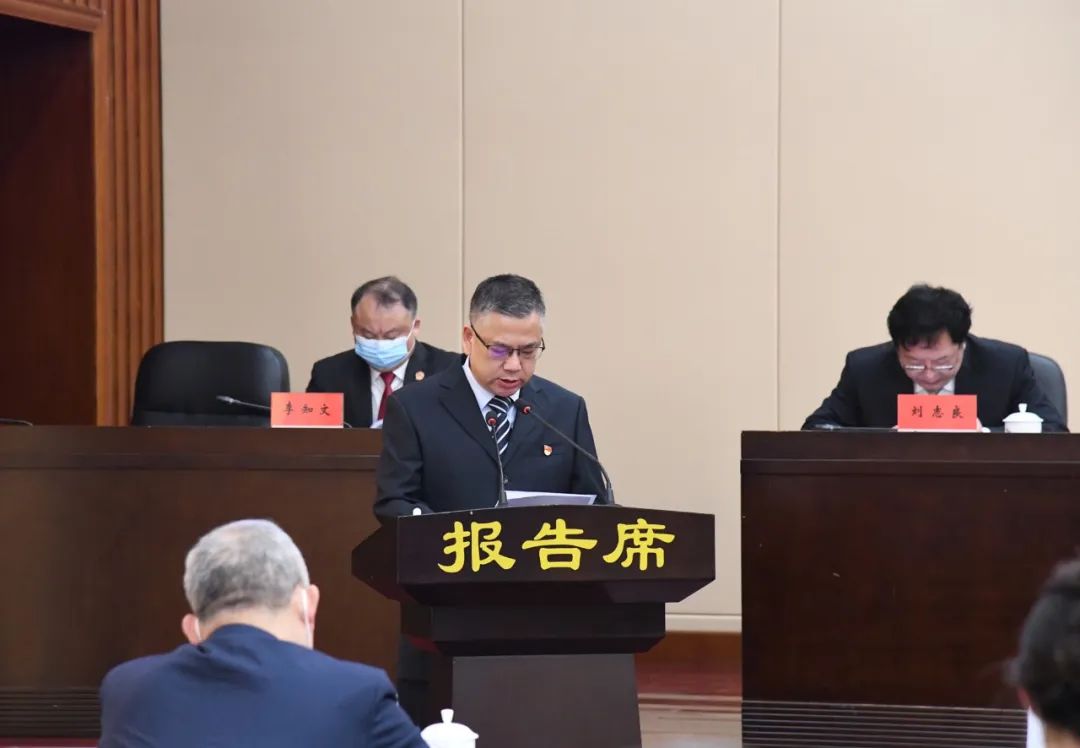 市六届人大常委会举行第三次会议