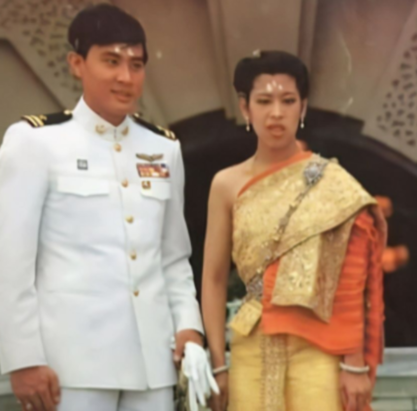 65岁的朱拉蓬公主，穿白大褂配卷发型状态好，同框诗琳通给树浇水