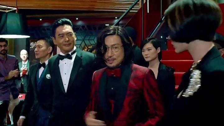 79岁杨受成出席庆功宴！谢霆锋张学友让出C位，明星云集有人喝醉