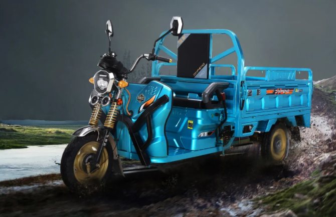 金彭、淮海推出的电动三轮车，标配1500W电机，电机控制器质保2年