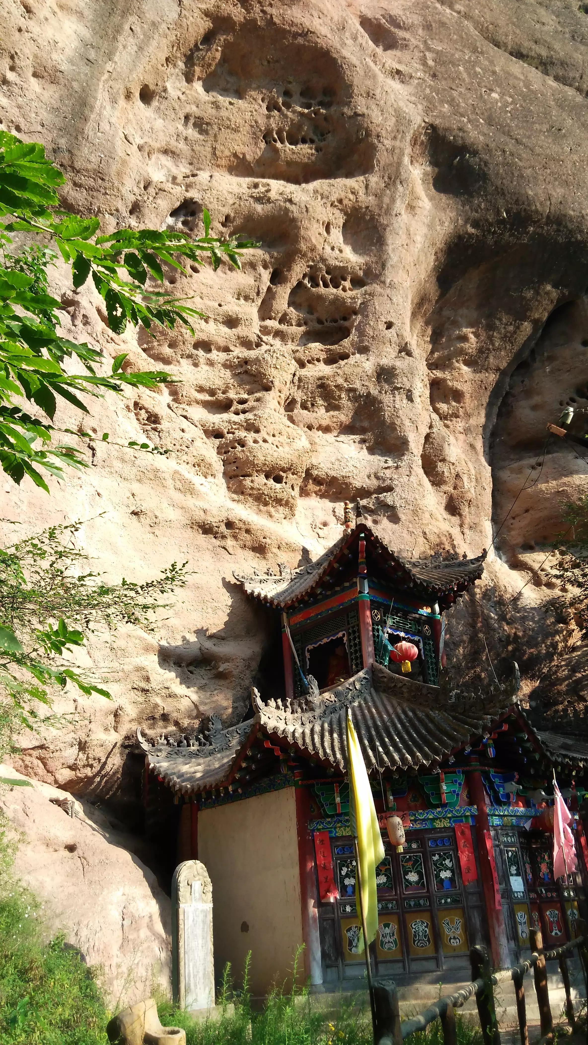 第二天天刚亮,我们便再次来到灵宝峡景区,还没开门,我们已准备就绪