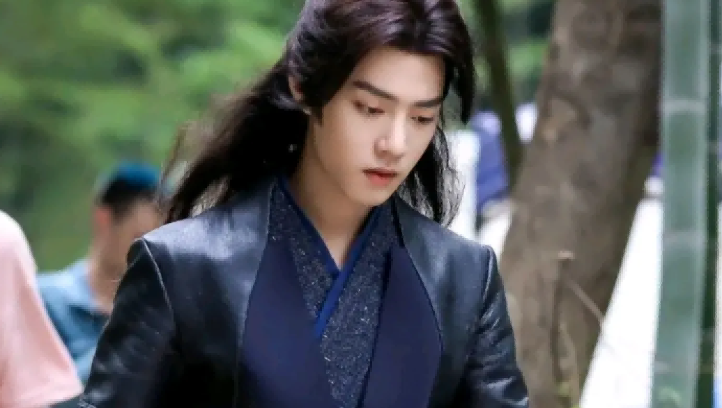 同为是“泡面头”，把张一山、肖战和张国荣放一起，差距就出来了