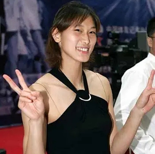 2008年奥运会都有哪些美女(隋菲菲，曾经的篮坛第一美女，坐拥上校军衔，曾与王治郅传过绯闻)