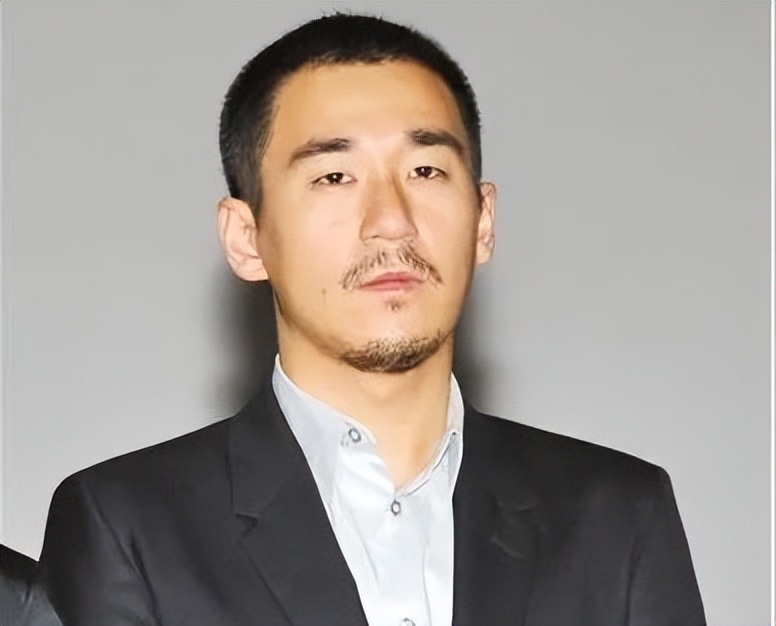 发展到最后,其实是黄定宇方与张默方的对抗,童瑶作为一个无名小卒牵扯