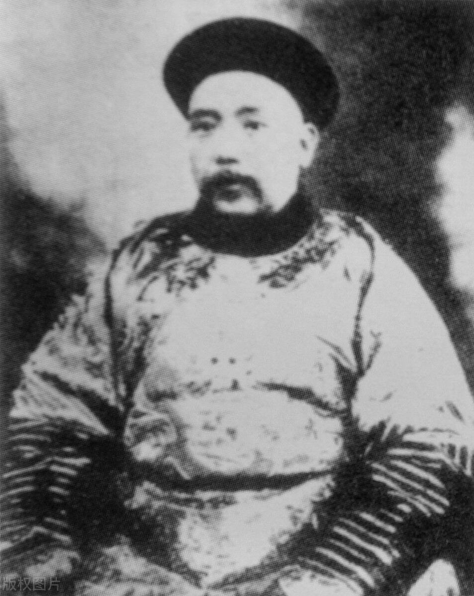 袁世凯儿子带病幽会情人暴毙，上千名妓女统一装束，戴孝送葬