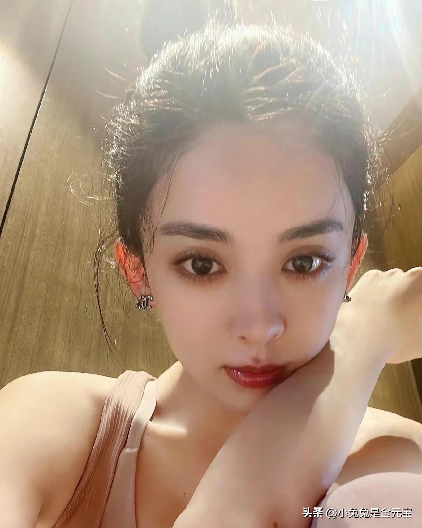 古力娜扎努力健身的样子 这健身服她穿着真好看