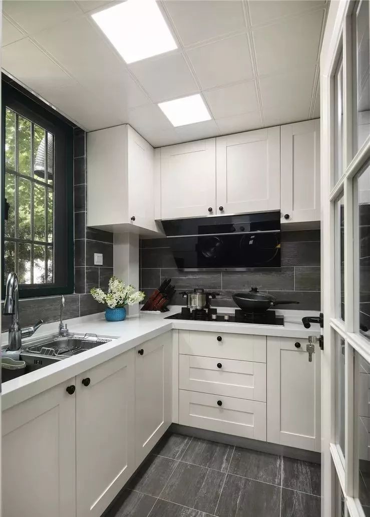 L型、U型、一字型、双一字型厨房，你家厨房到底适合哪种布局？