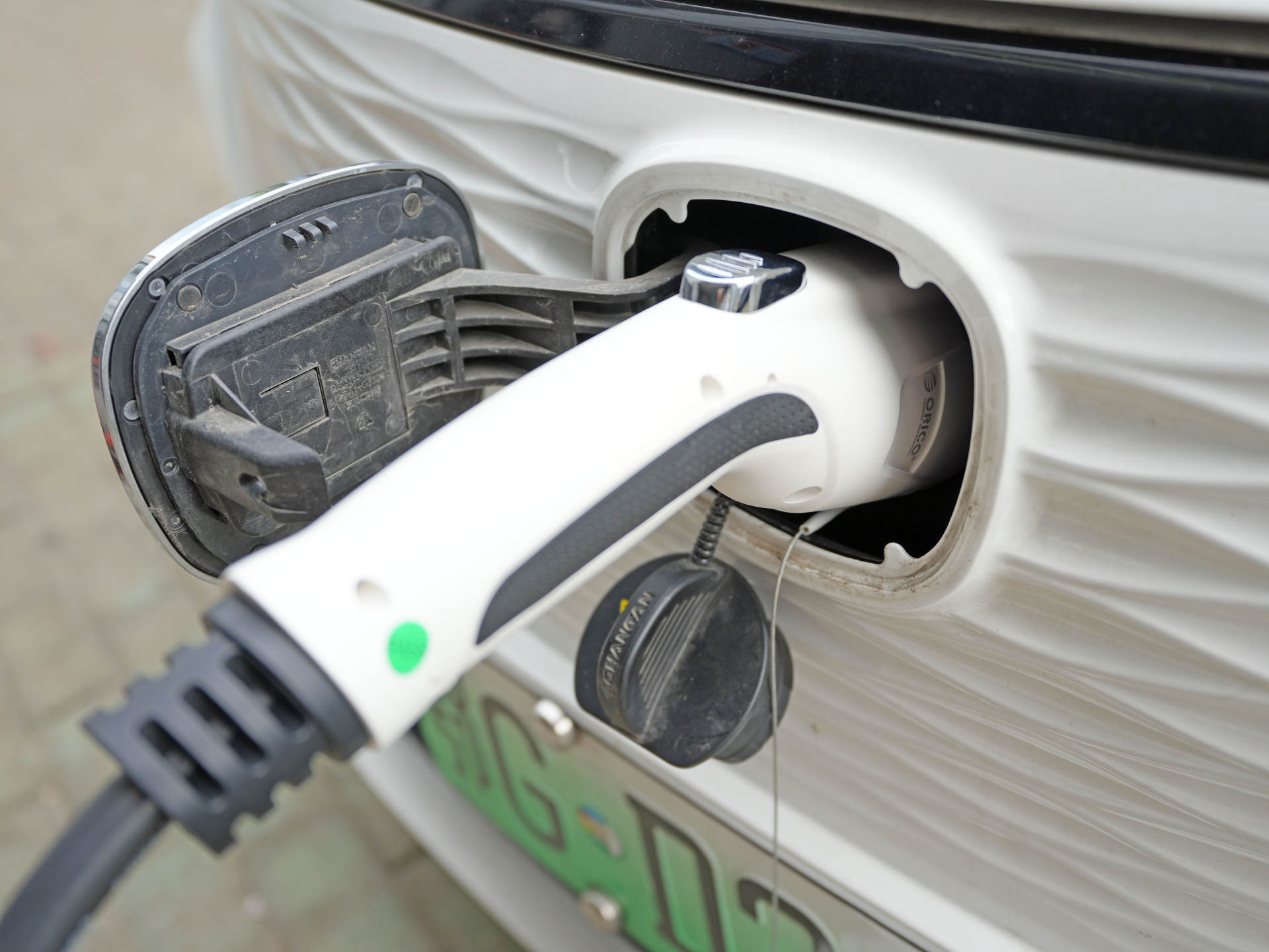 什么样的便携式电动汽车充电枪，才能真正满足使用需求呢