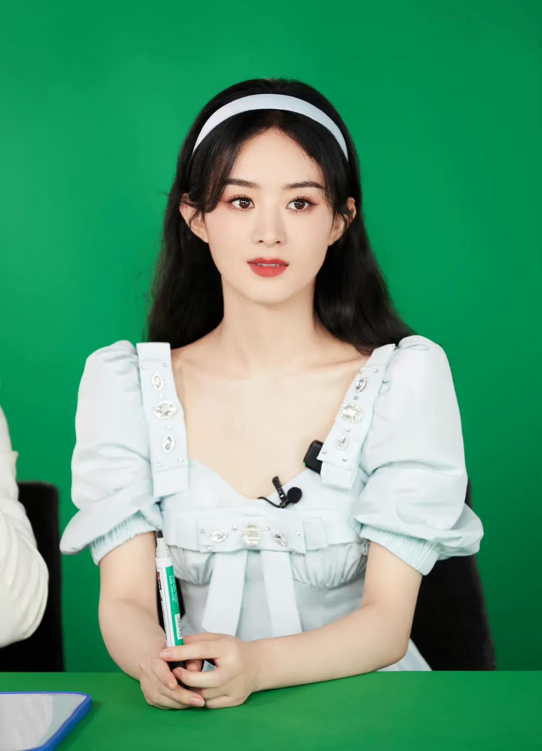 赵丽颖近期穿搭