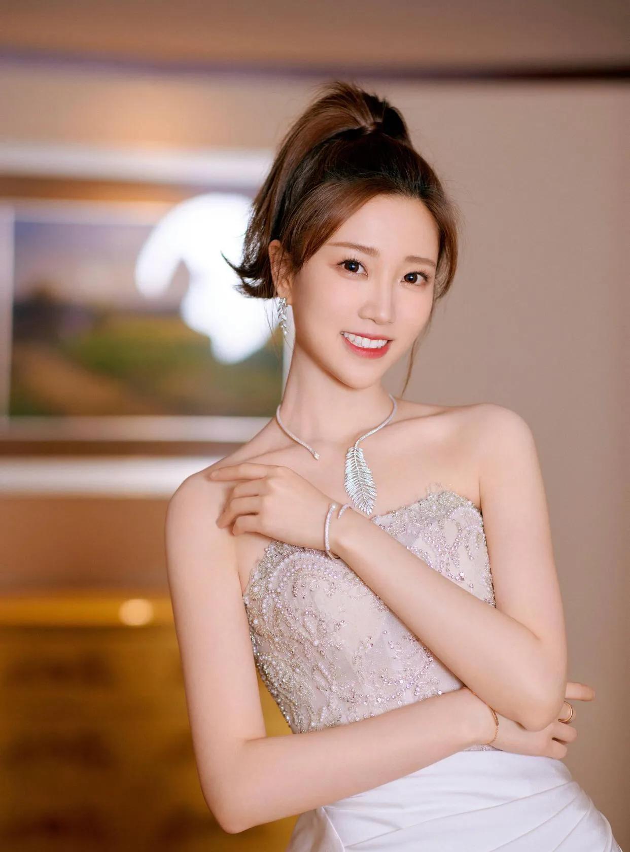 又仙、又美的张纯烨