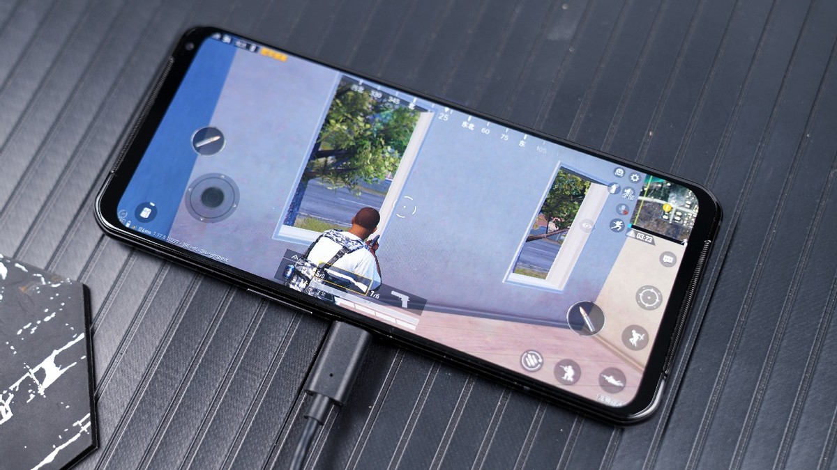 上手拯救者Y90电竞手机：骁龙8+双擎风冷，满血释放游戏特爽