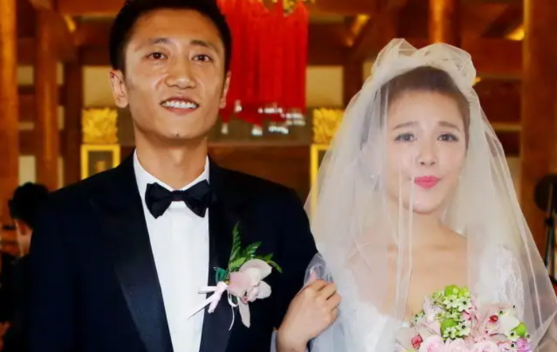 唐笑：凭《超级女声》出道，却因跟保安发生冲突而人气跌落