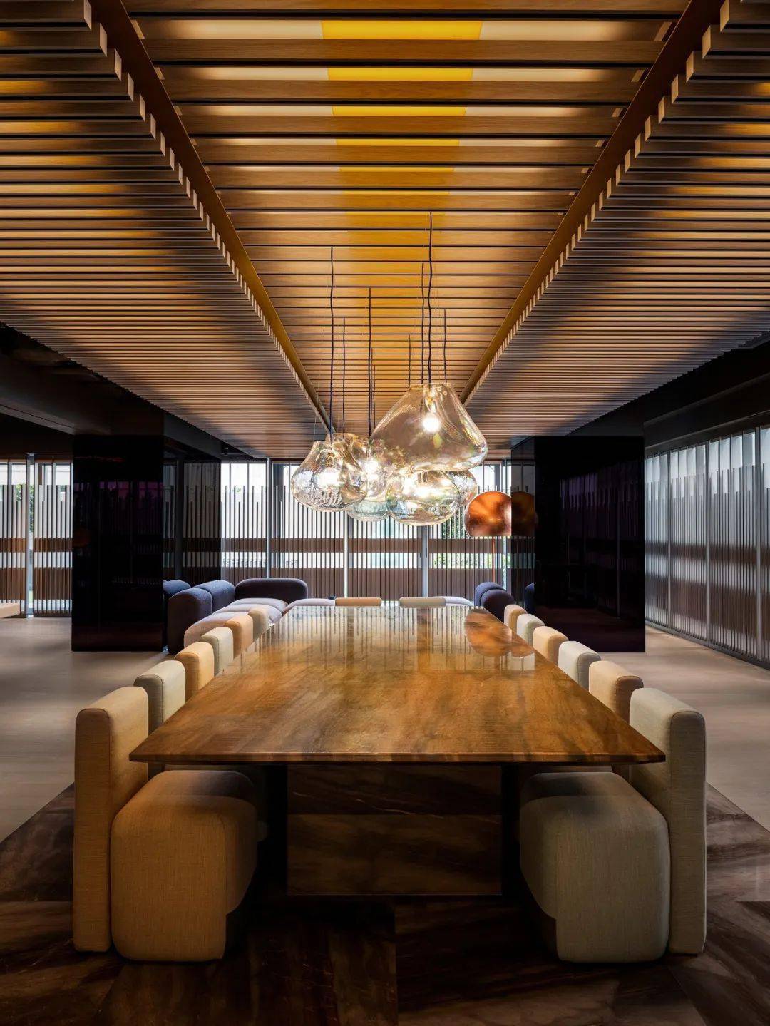 29次提名奥斯卡的张叔平，横跨电影美术、服装、室内的设计奇才