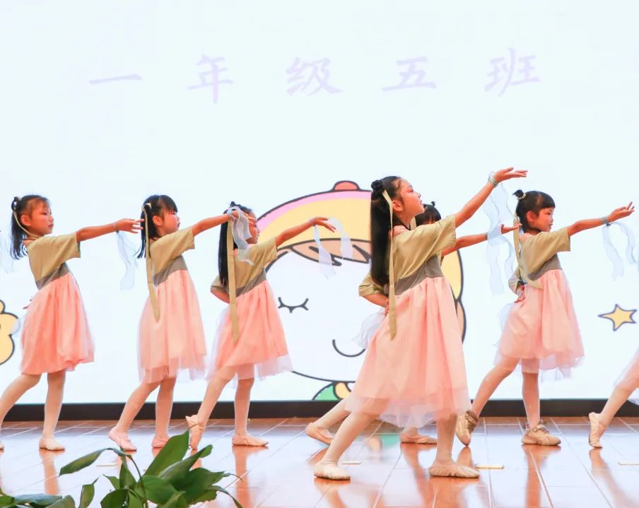 双流区彭镇小学开展第十四届校园艺术节海选暨文艺展演活动