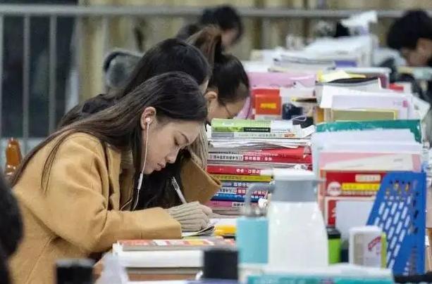 2022考研复试线正式敲定，清华大学上涨幅度较大，最高380分