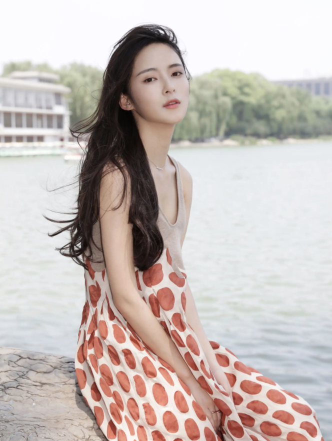 有人资源顶天，有人演技炸裂，95后小花竞争激烈，谁能突出重围？