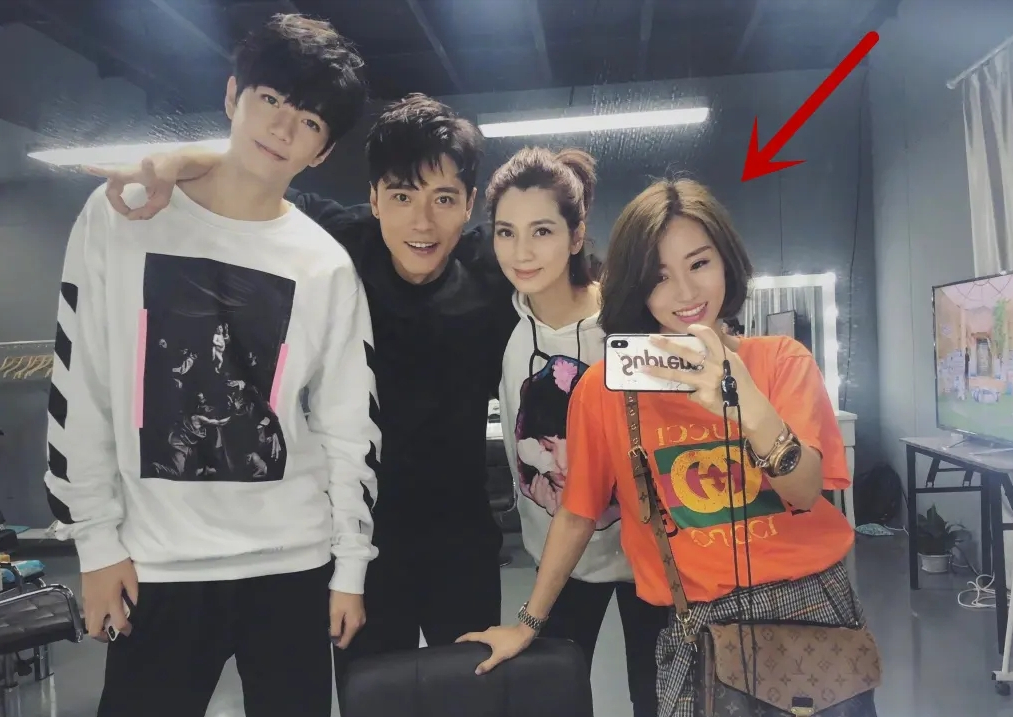 8位嫁到内地的女港星，有的连生三胎幸福美满，有的被婆婆嫌弃