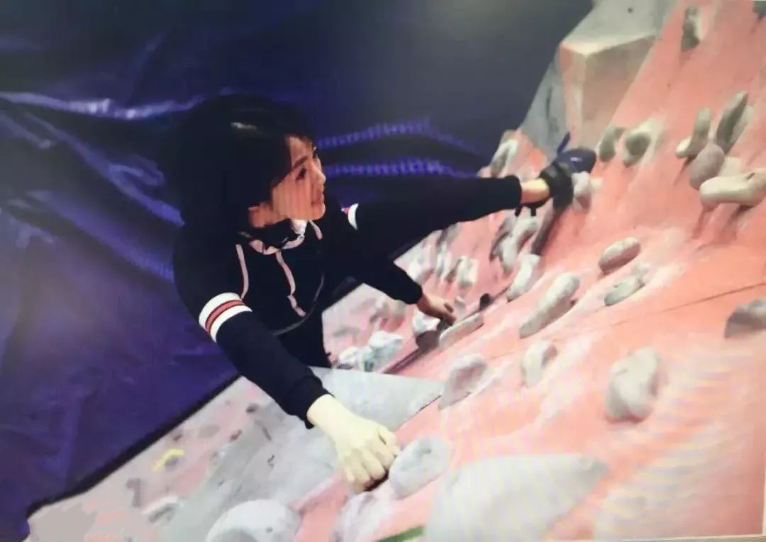 《天气预报》主持人杨丹：27年零失误，嫁给初恋丈夫，40岁当妈妈