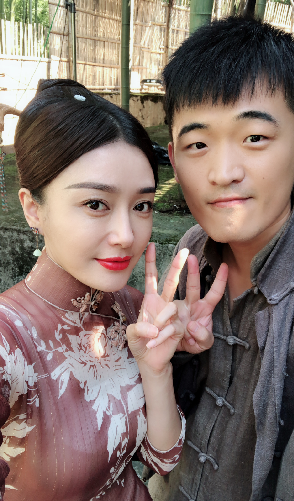 娱乐圈是个圈，《幸福到万家》最“丑”的配角，朋友圈却全是大咖