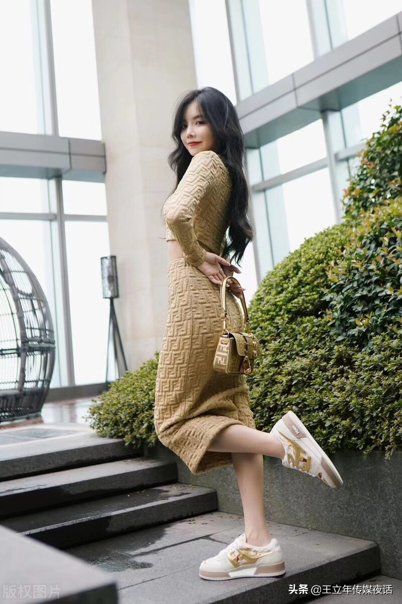 安崎广告艺术片：发翘温柔浪漫季节