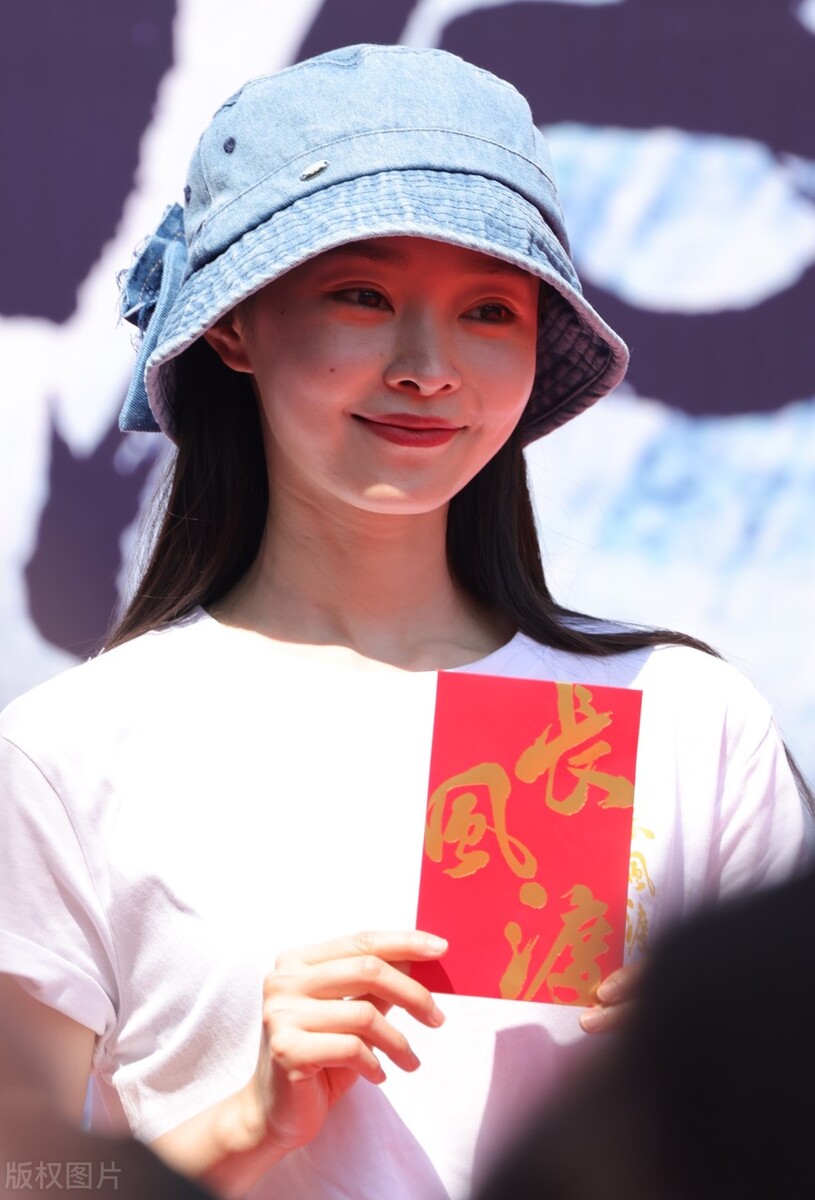 电视剧《长风渡》开机 宋轶白Tee搭渔夫帽纯净赶集笑容甜美