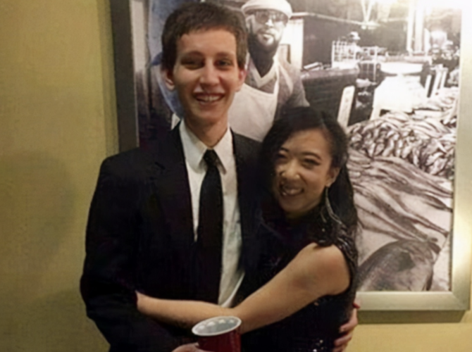 杨舒平：为拿绿卡背弃祖国，夸美国诋毁中国，如今在家啃老