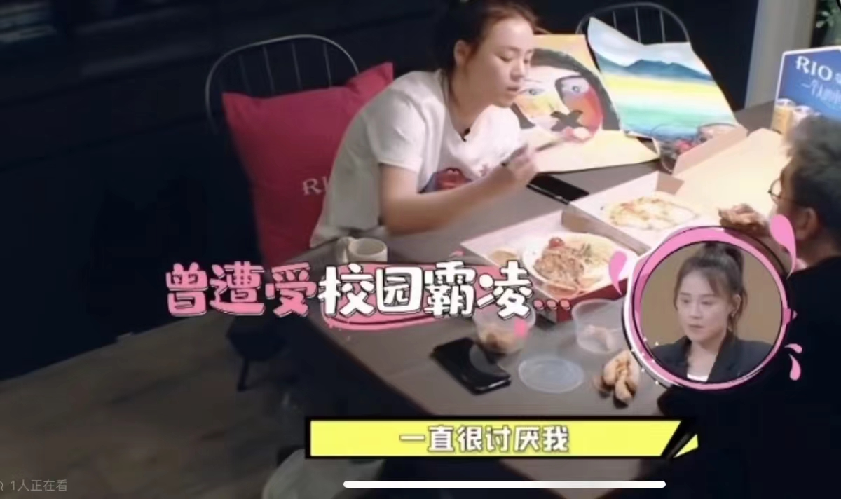 监控拍下：可乐混抹布水，学校严查霸凌！