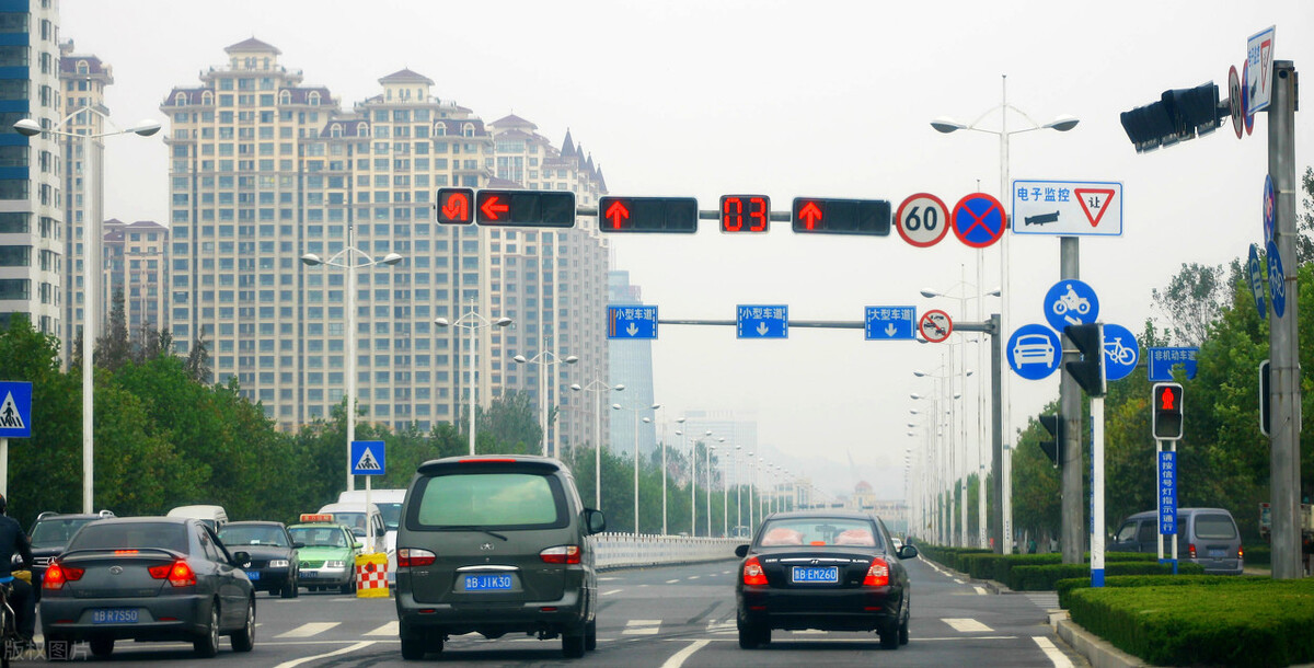 闯红灯到底是怎么判定的 公安部终于给出了准确说明