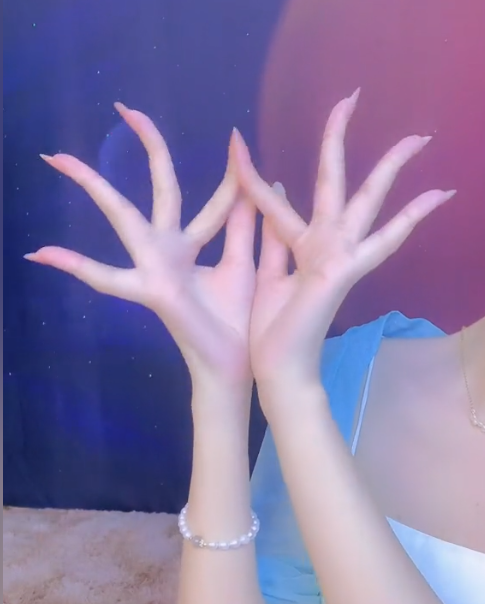 “天下第一舞指”密加：全网最会挣钱的一双手，一场直播赚200万