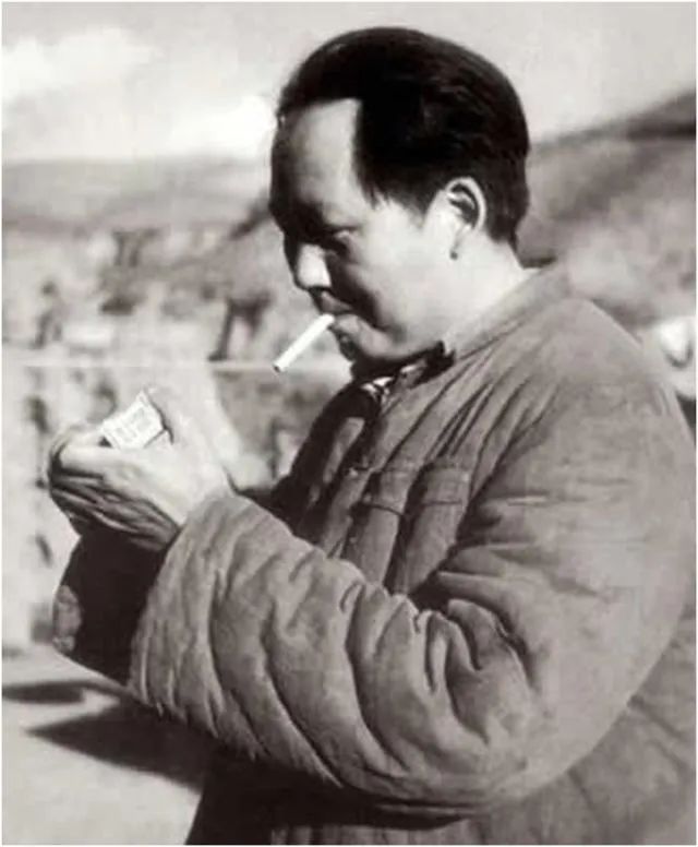 1938年，秘书给毛主席点了一根烟，毛主席：此人有问题，把他调走