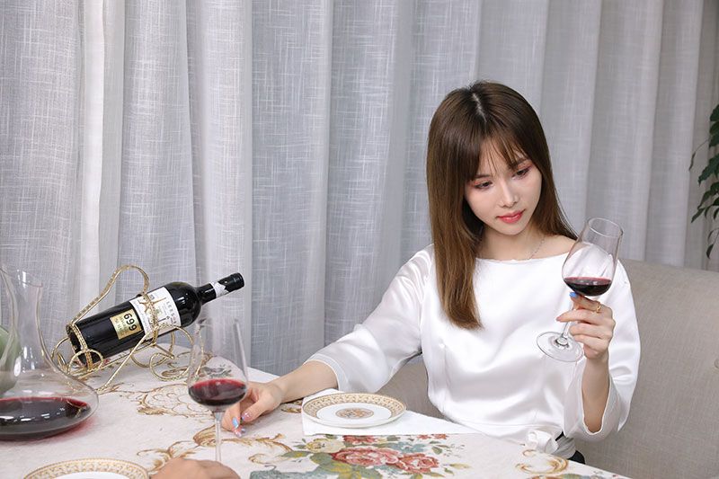 女酒客爱什么酒?当然是这款小资红酒
