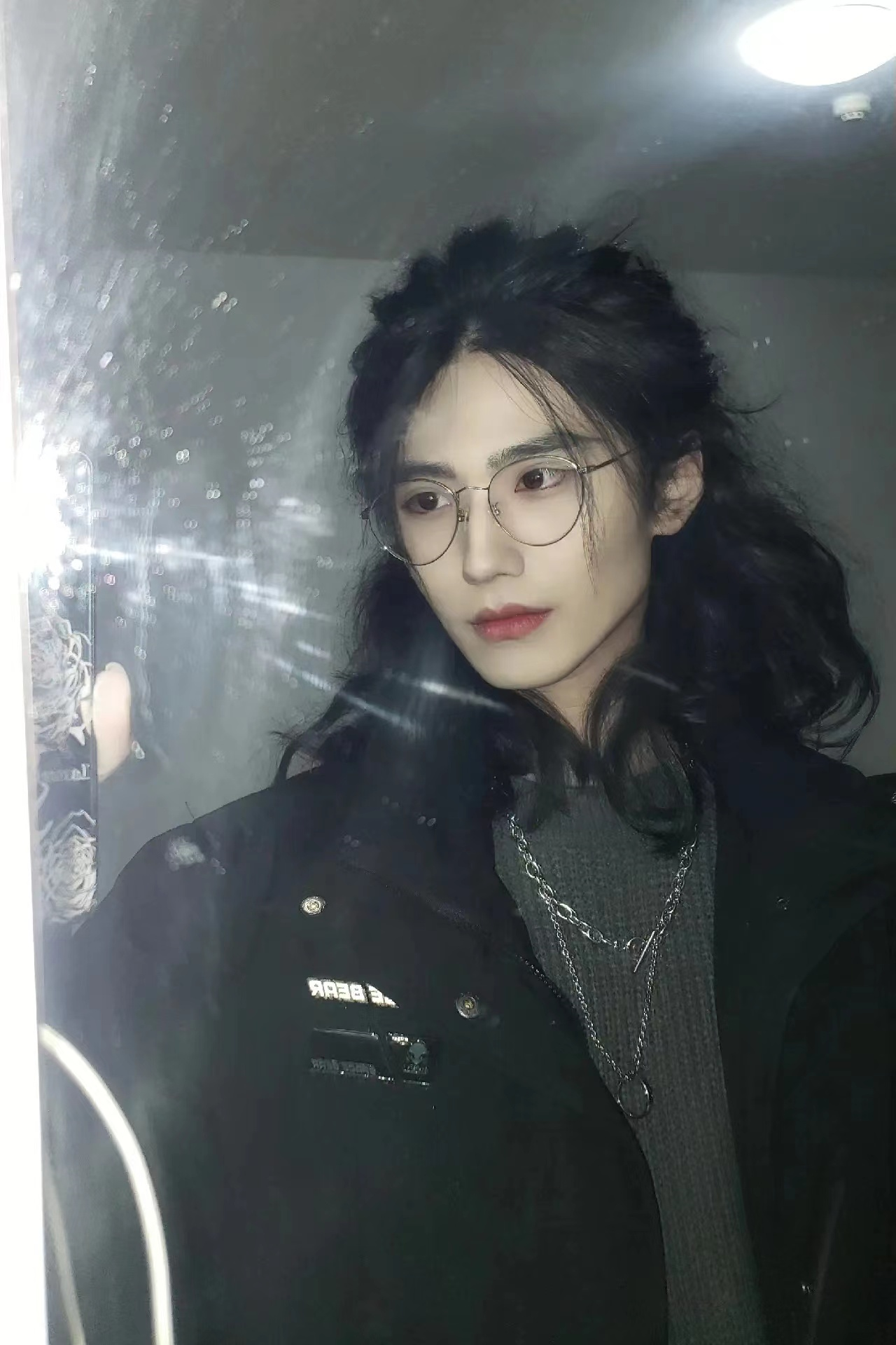 安徽一高校男生走红，长发飘飘且温润如玉，网友：小说照进现实