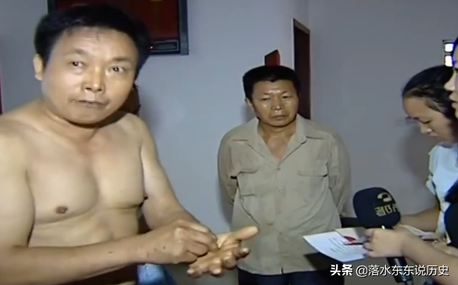 湖南19岁养女高考金榜题名，私下却与富爸爸相认，被骂忘恩负义