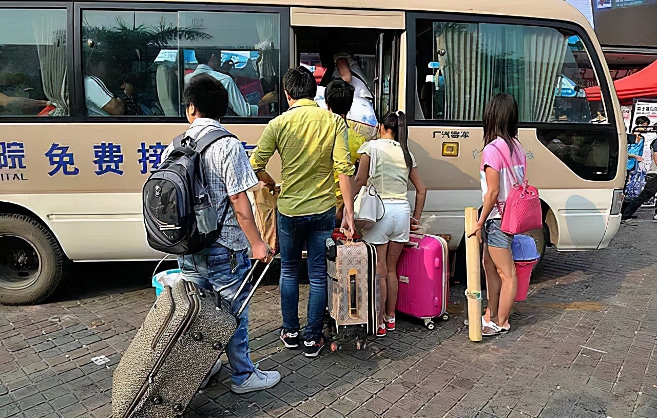 “三和大神”：每天混日结，为了口吃的，有人甚至会卖身份证