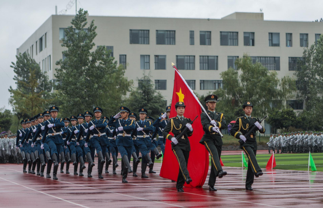 中等生也可以报考的4所军校，学生毕业后蒸蒸日上，你羡慕了吗