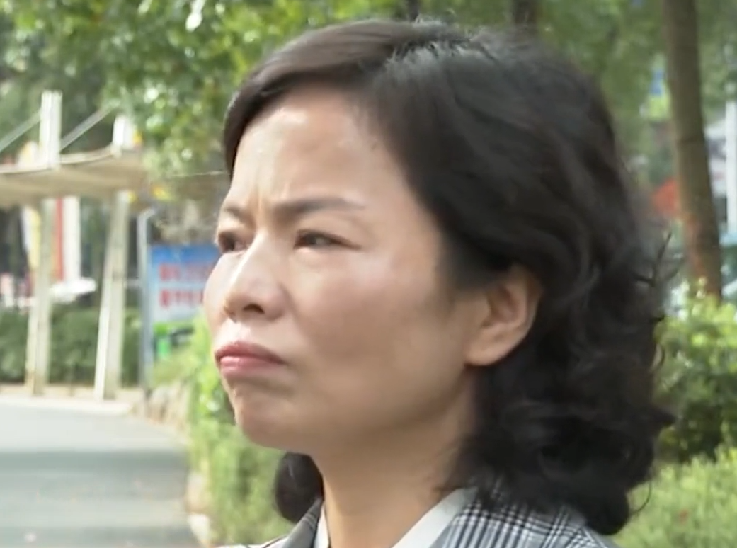 故事：丈夫偷腥漂亮小保姆，并送10多套房产，原配得知后暴走上门