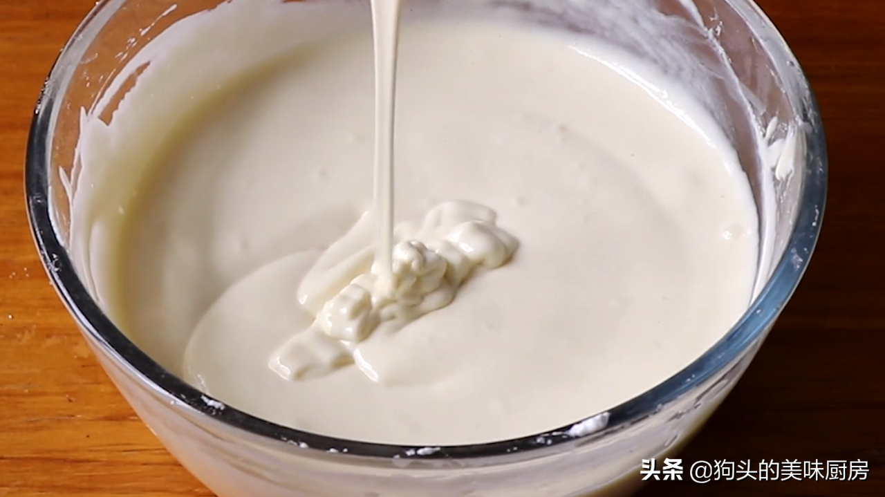 圣诞吃蛋糕，不用烤箱也能做，方法简单，孩子爱不释手，一看就会